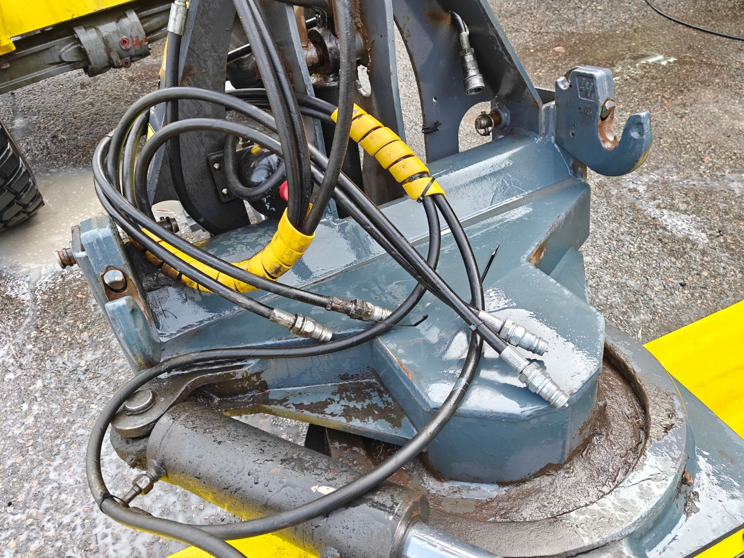 Image 4/4