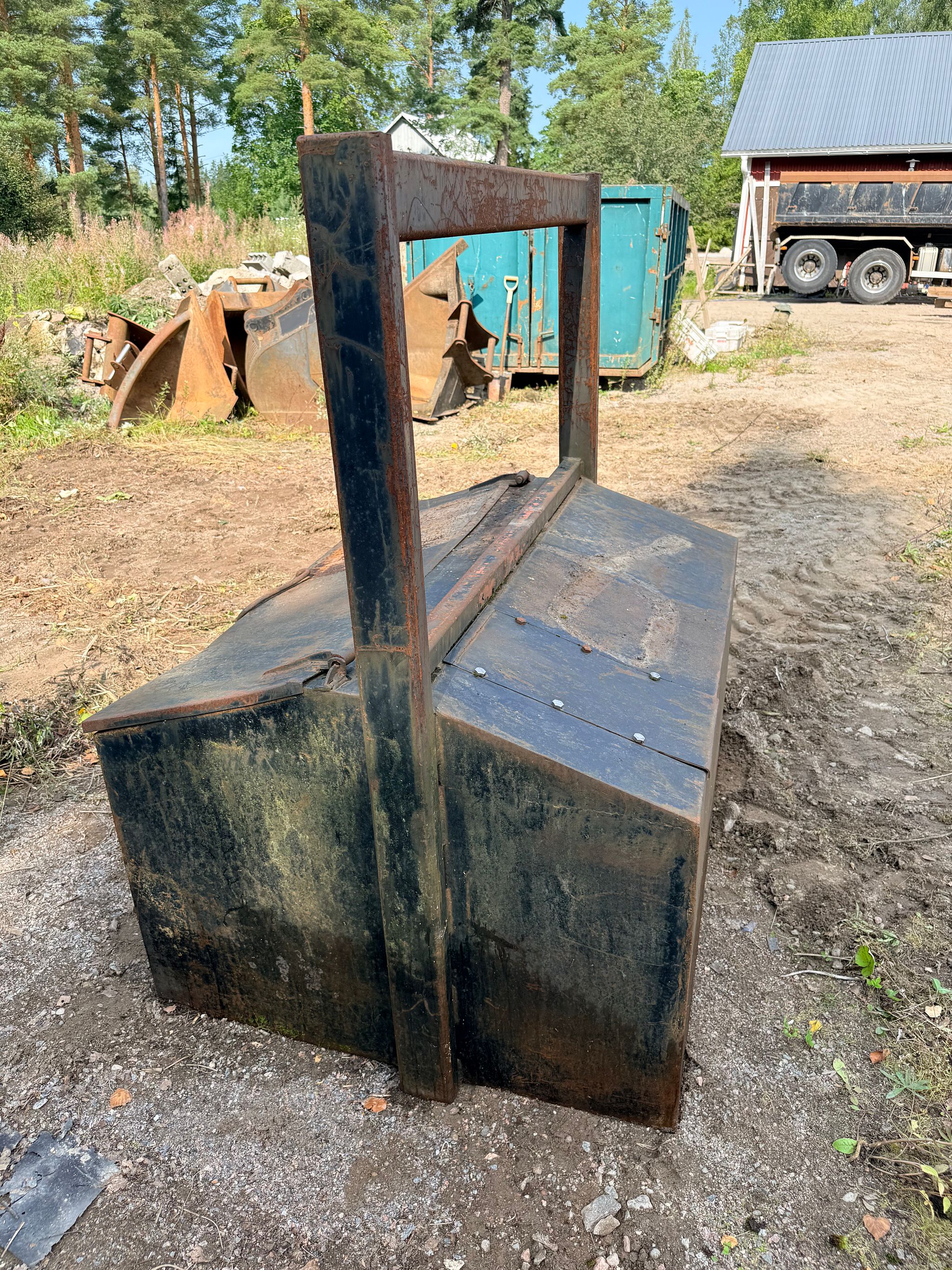 Image 4/7