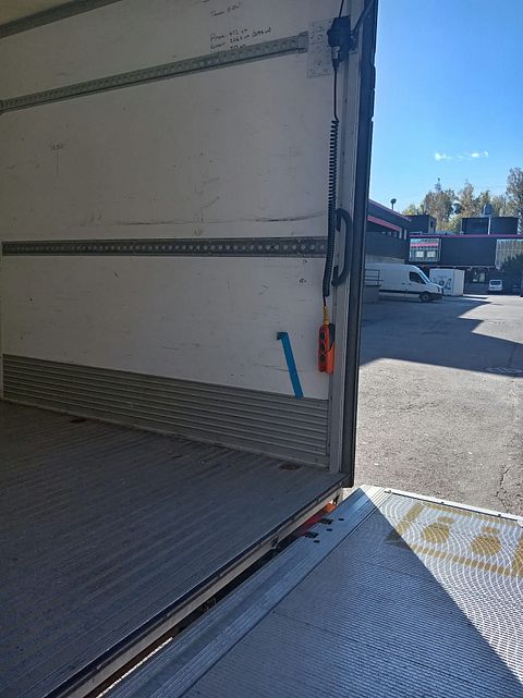 Image 8/20