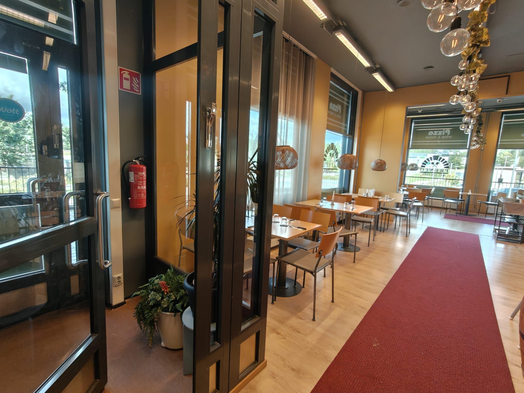 Image 6/25