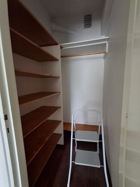 Image 10/12