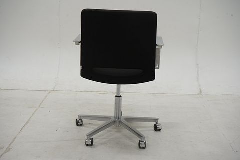 Image 4/6
