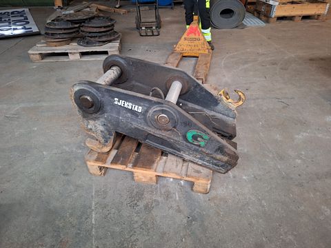 Image 11/15