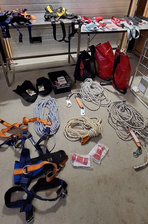 Image 1/46