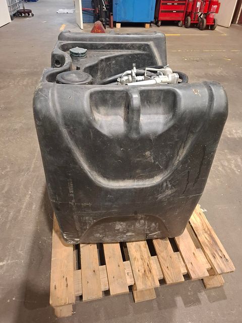 Image 3/5