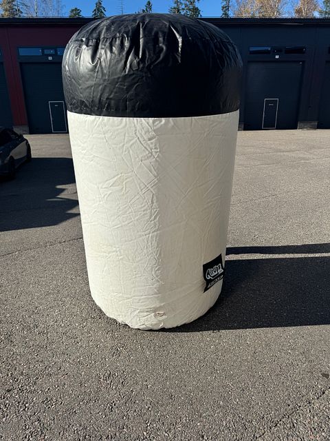 Image 4/8