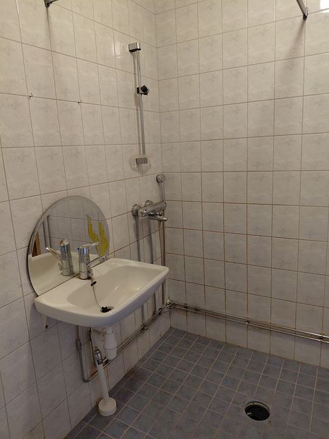 Image 11/15