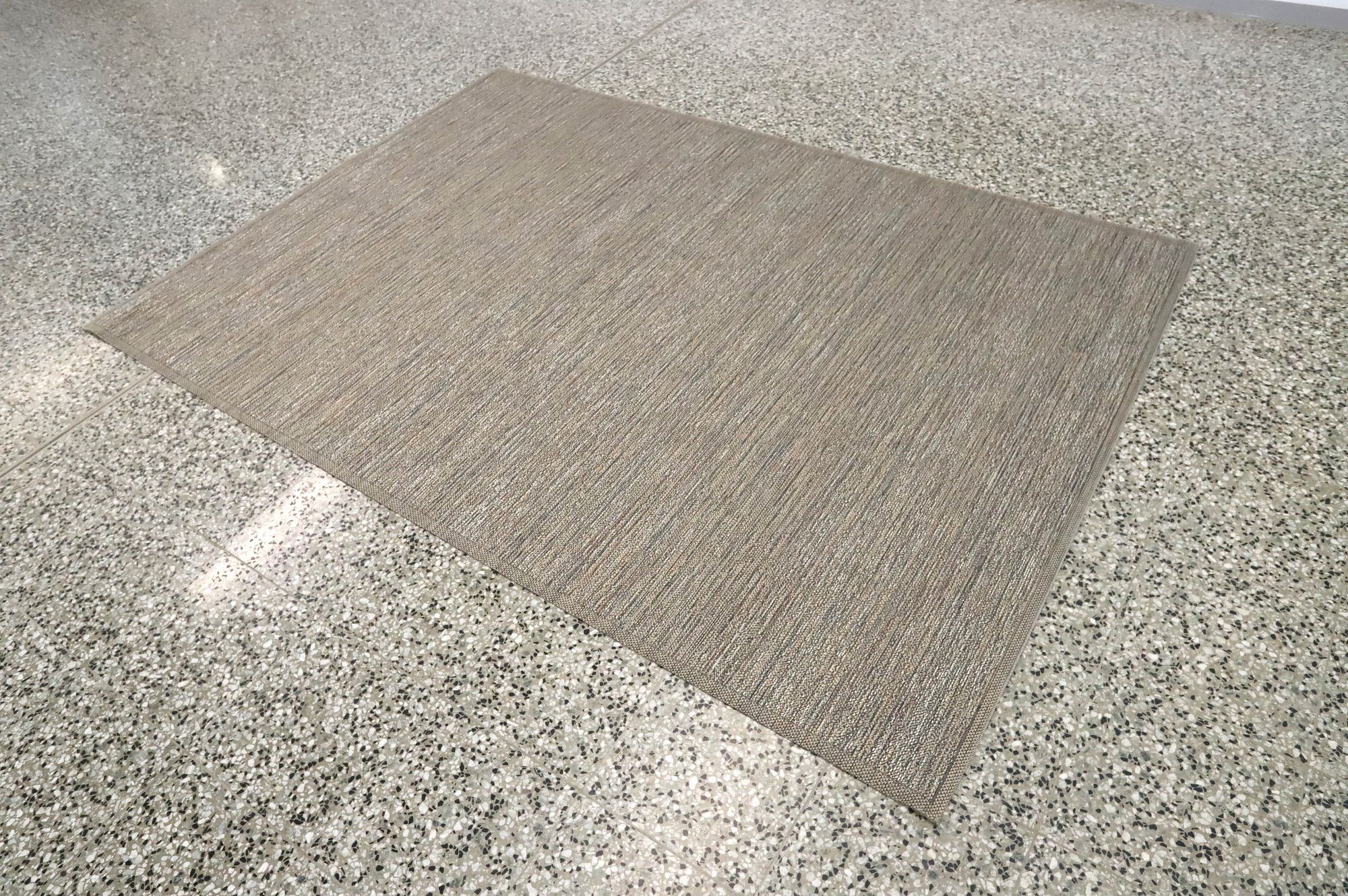 Image 2/6