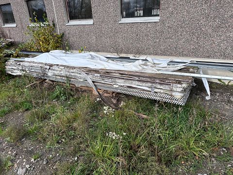Image 2/4