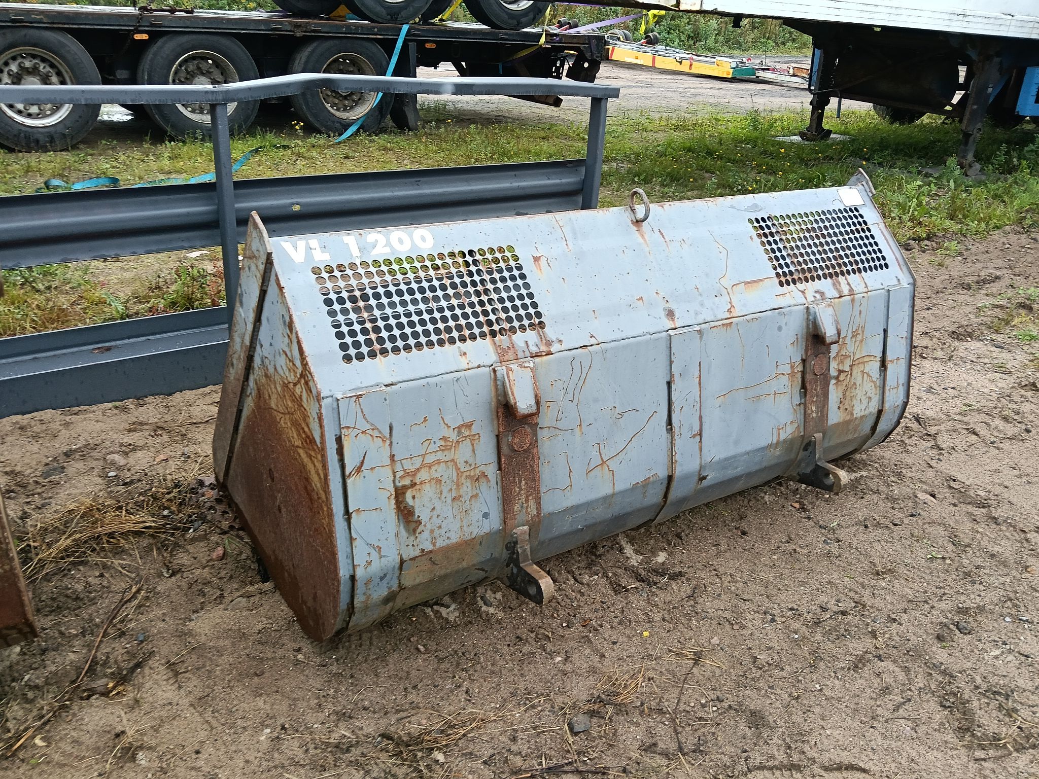 Image 4/6