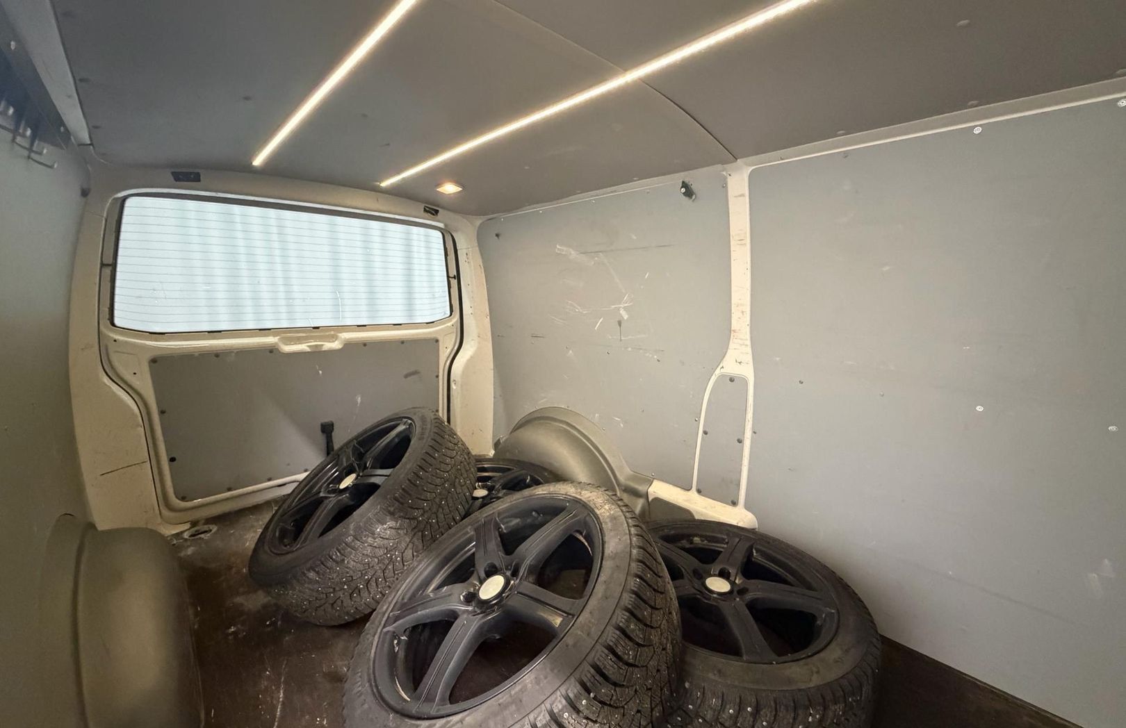 Image 16/40