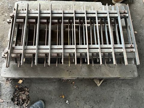 Image 2/3
