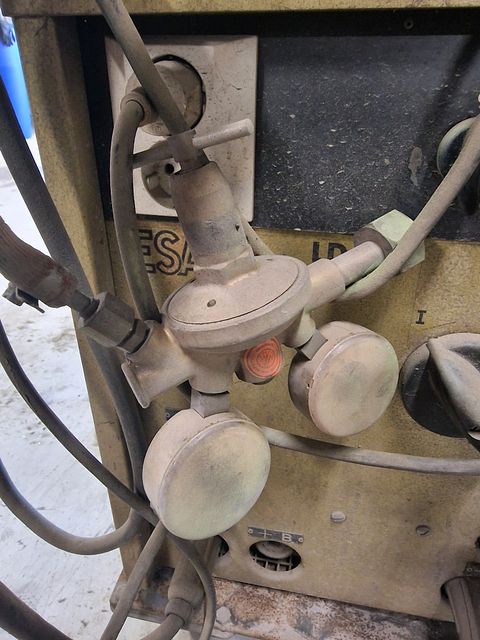 Image 6/9
