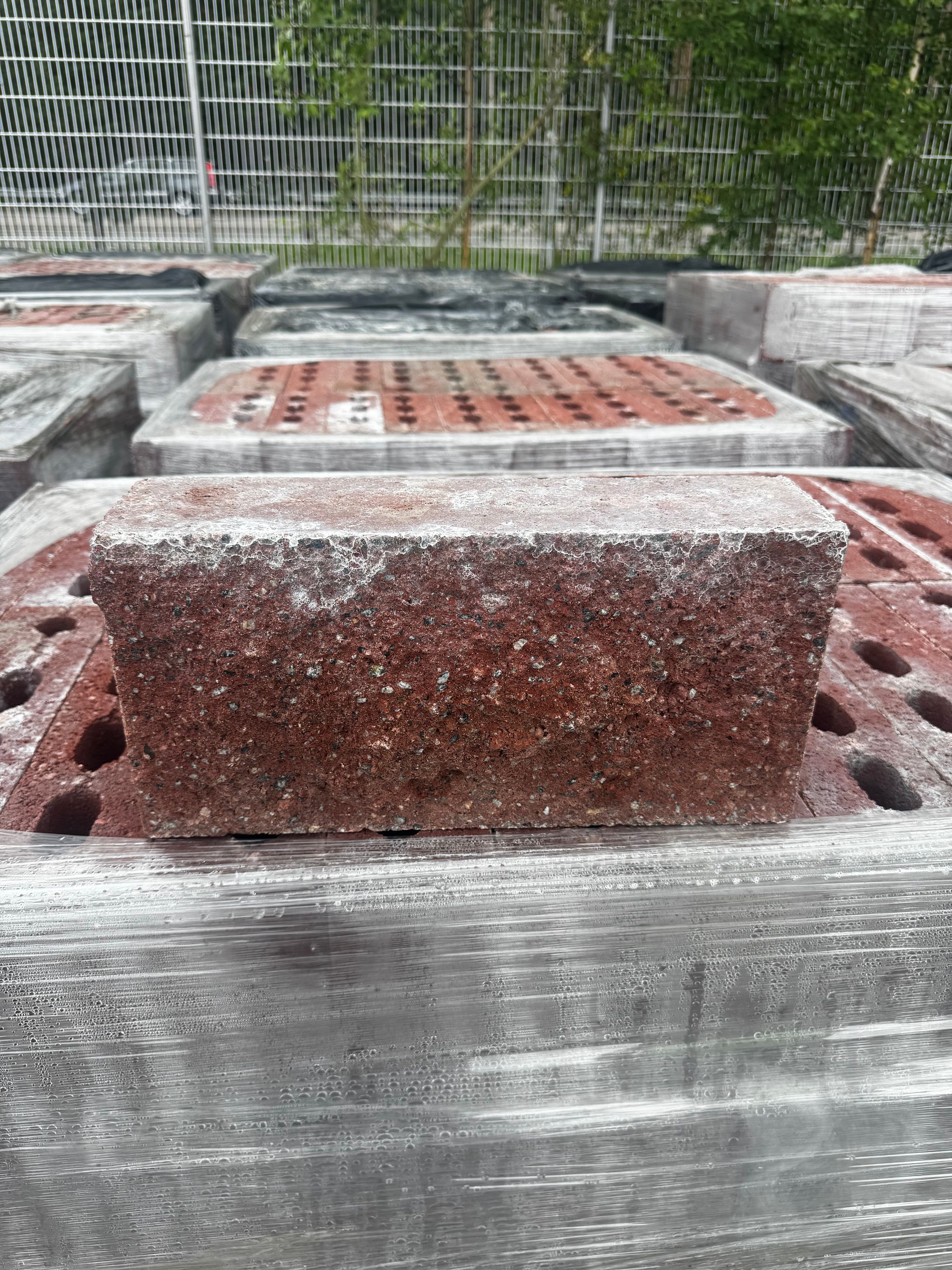 Image 1/4