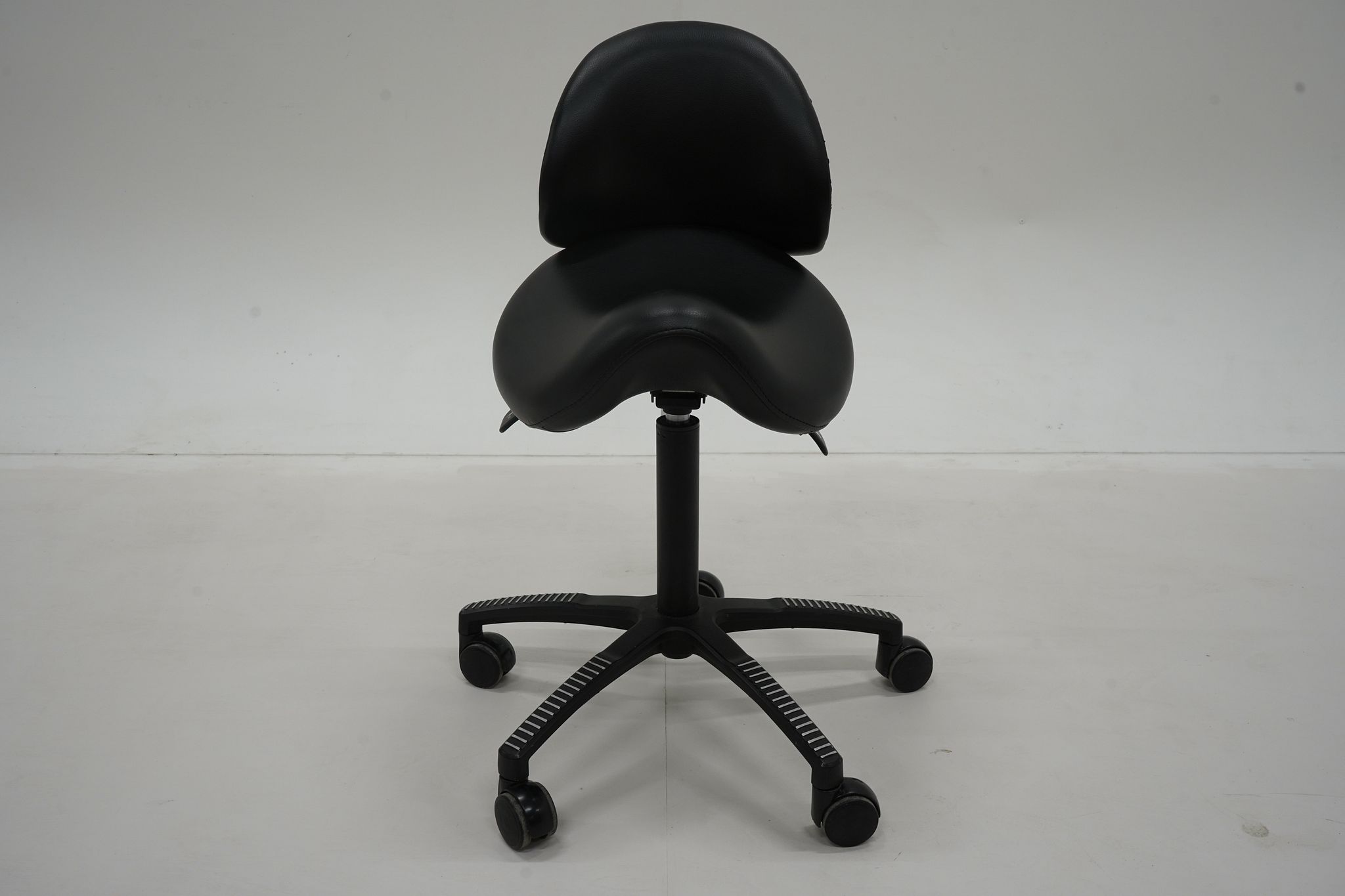 Image 2/15