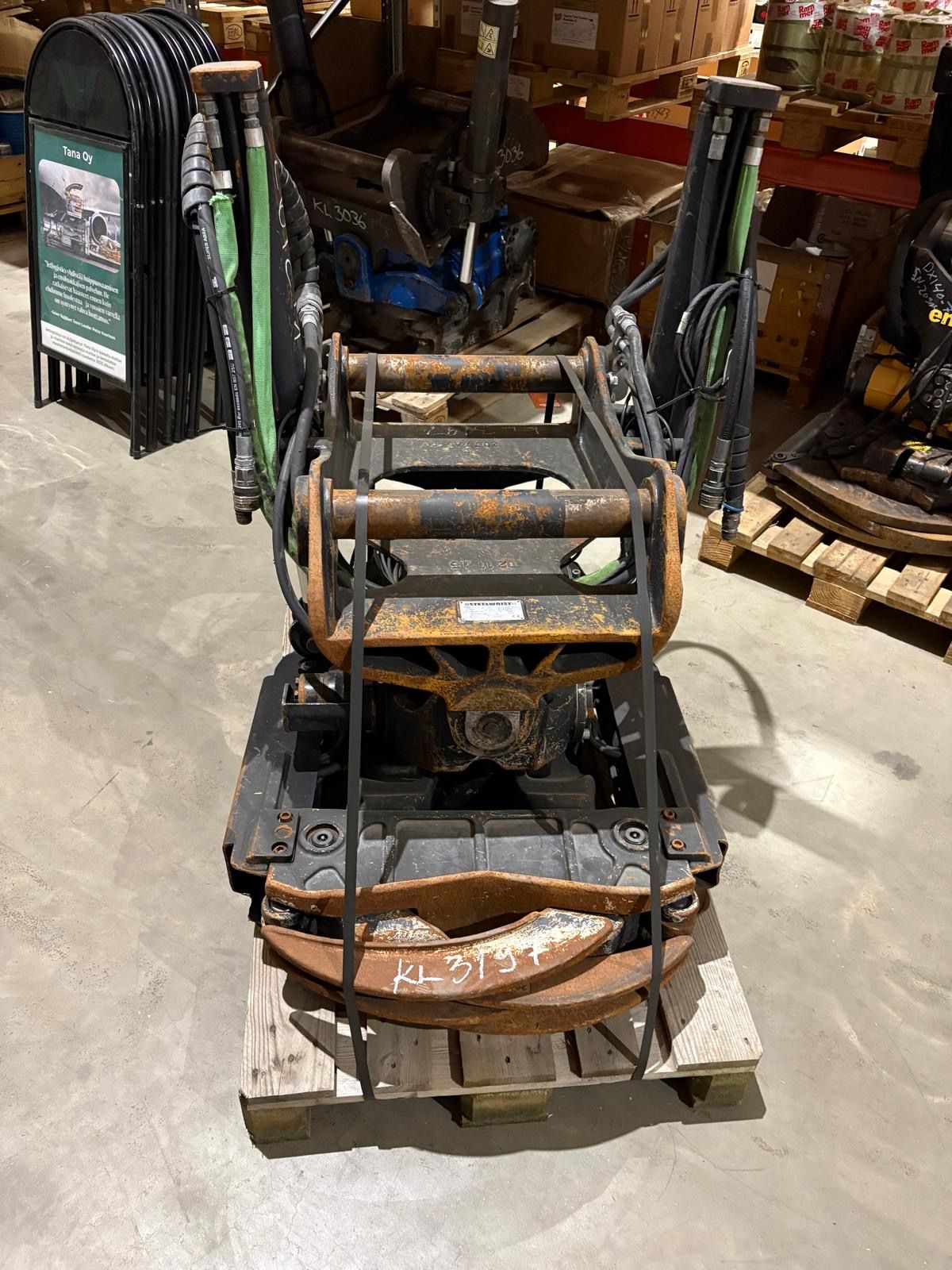 Image 3/8