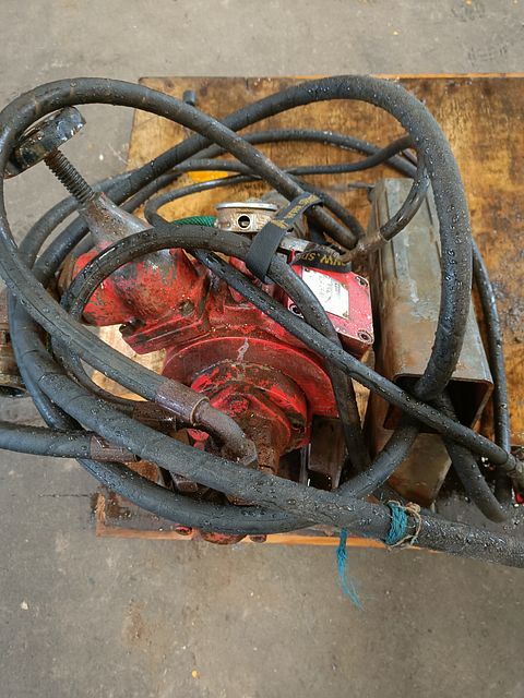 Image 4/5