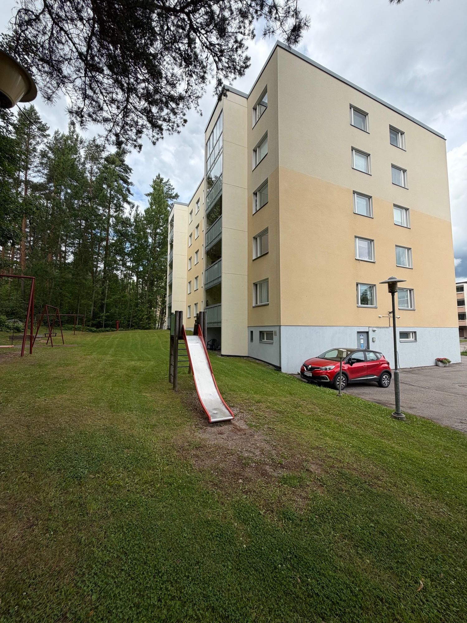 Image 2/15