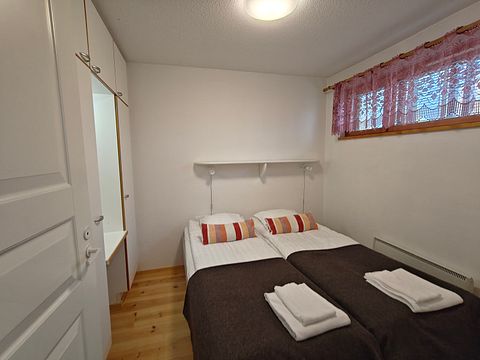 Image 6/12