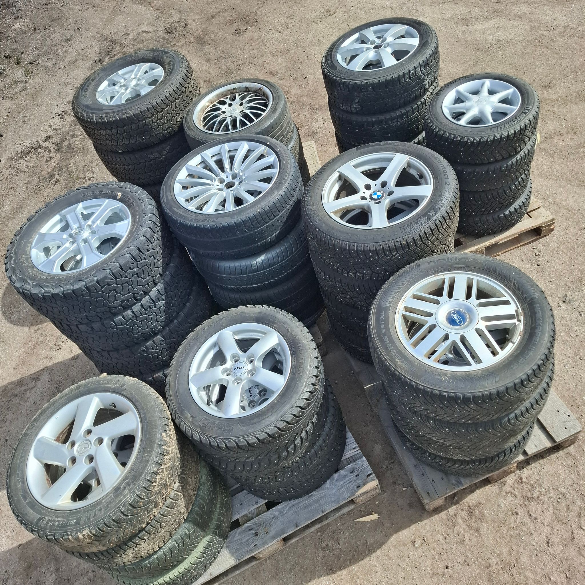 Image 1/15