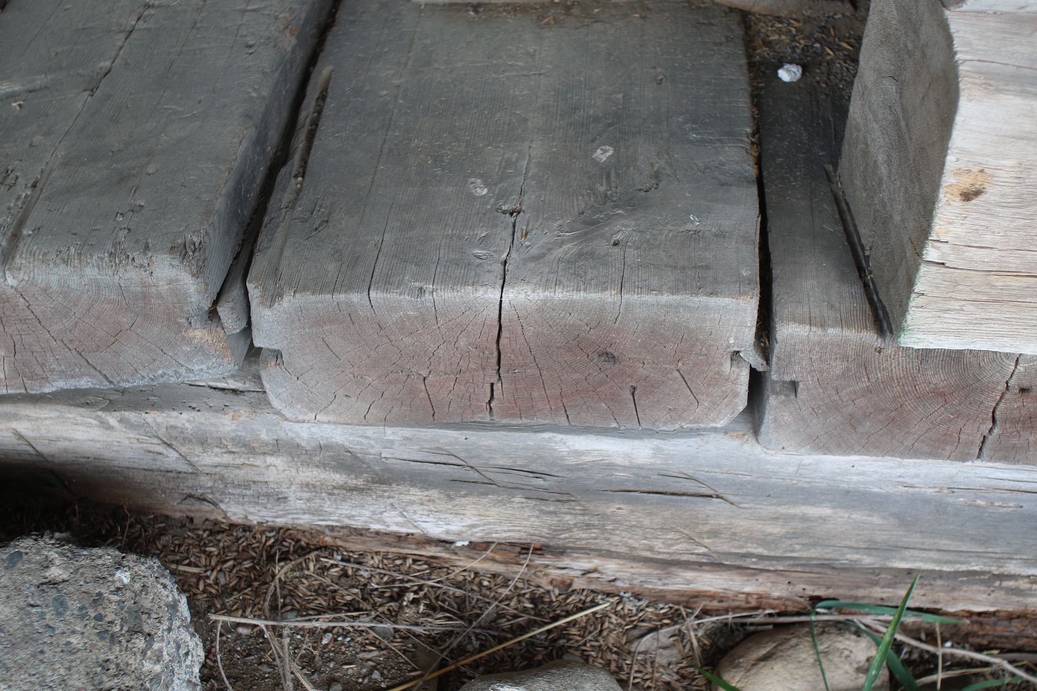 Image 2/4