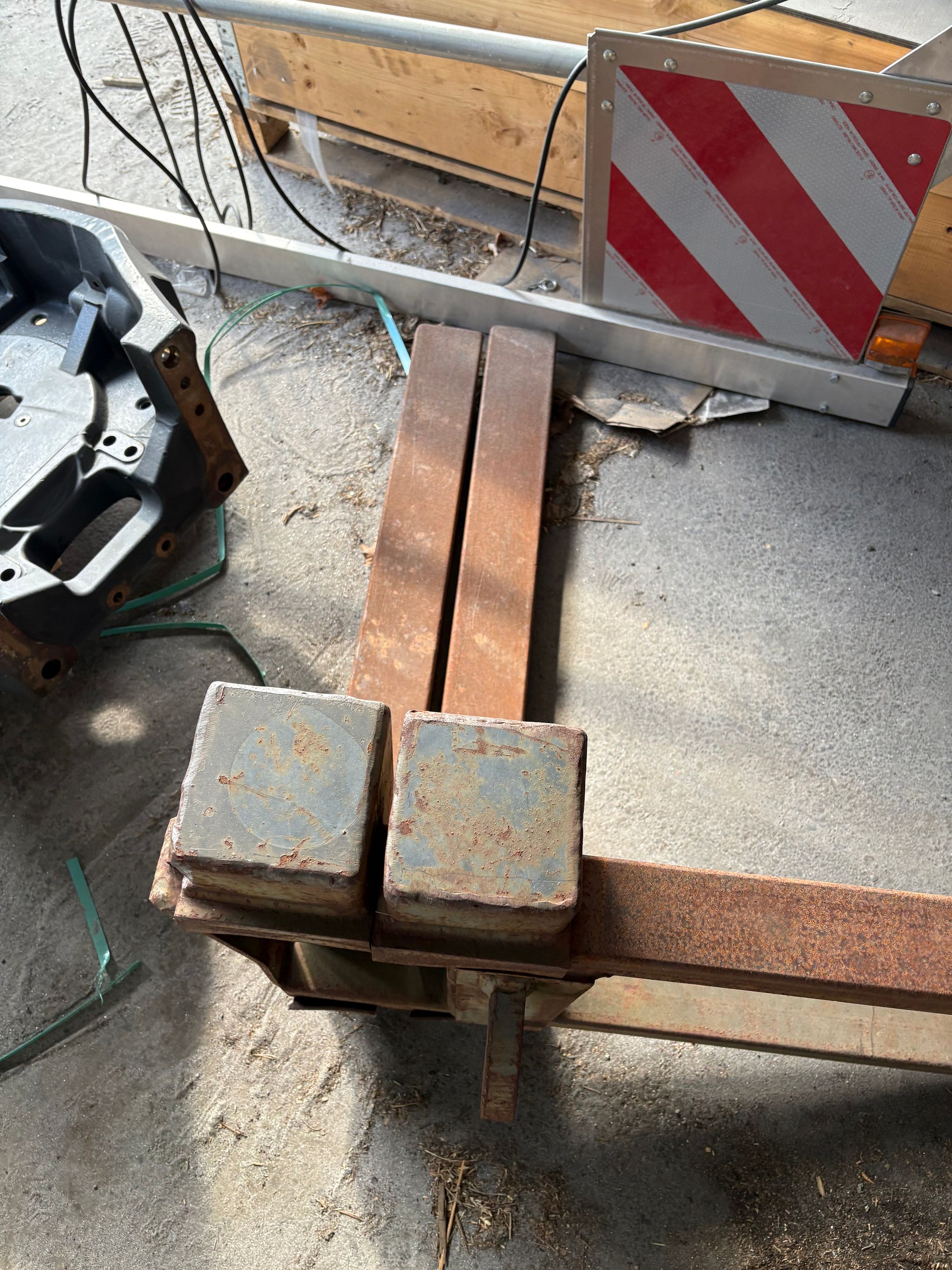 Image 4/5