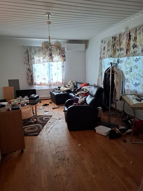 Image 9/142