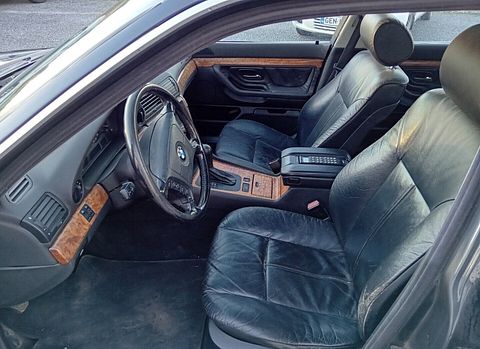 Image 9/13
