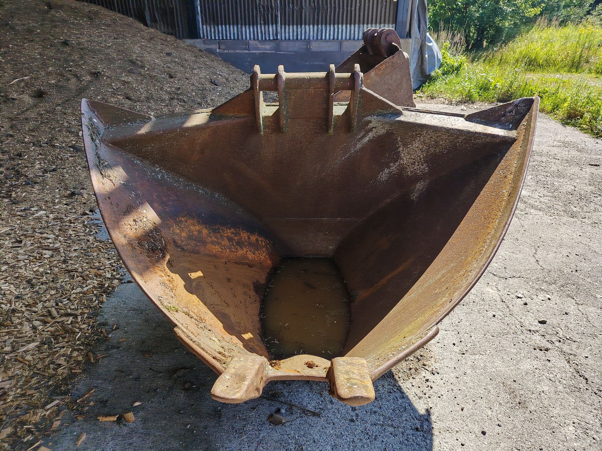 Image 1/2