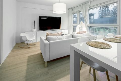 Image 4/5
