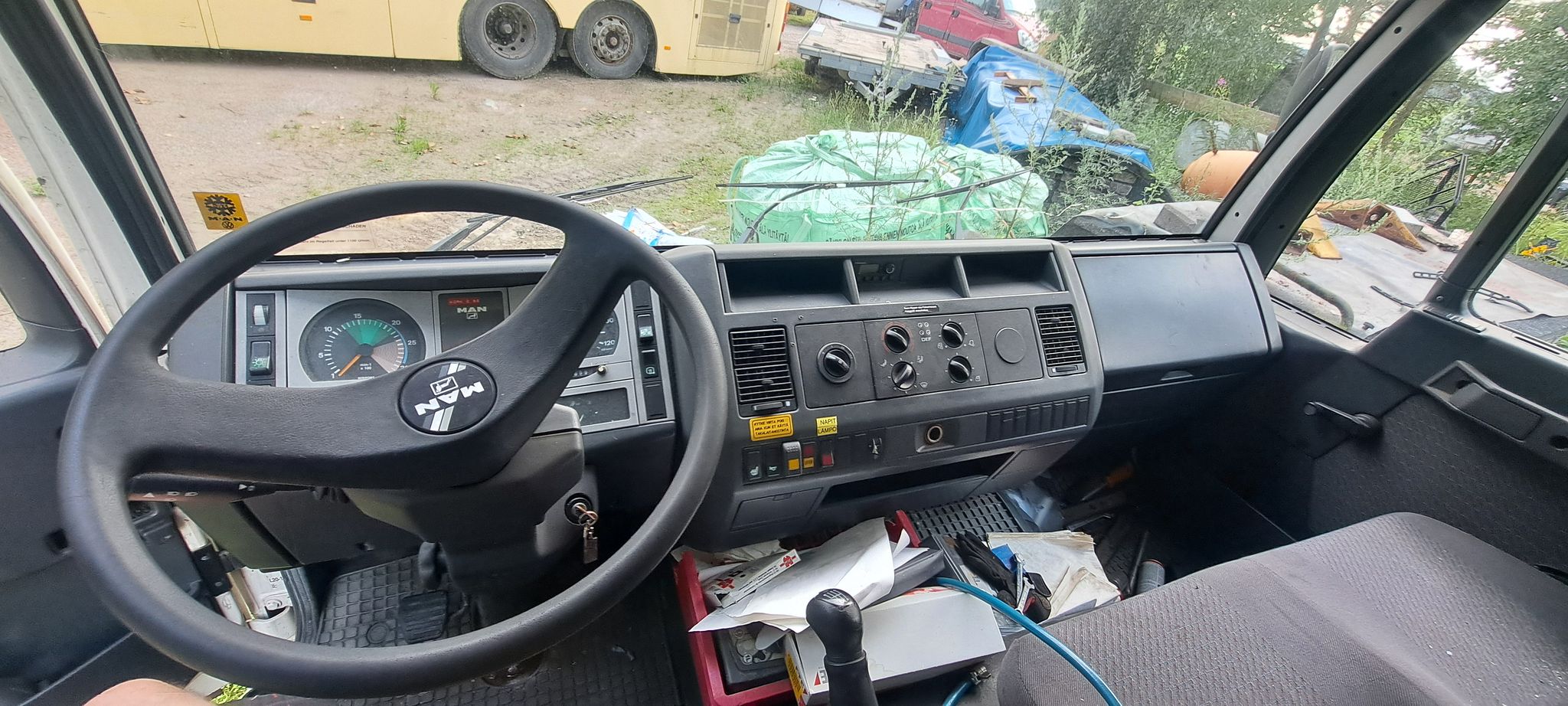 Image 8/10