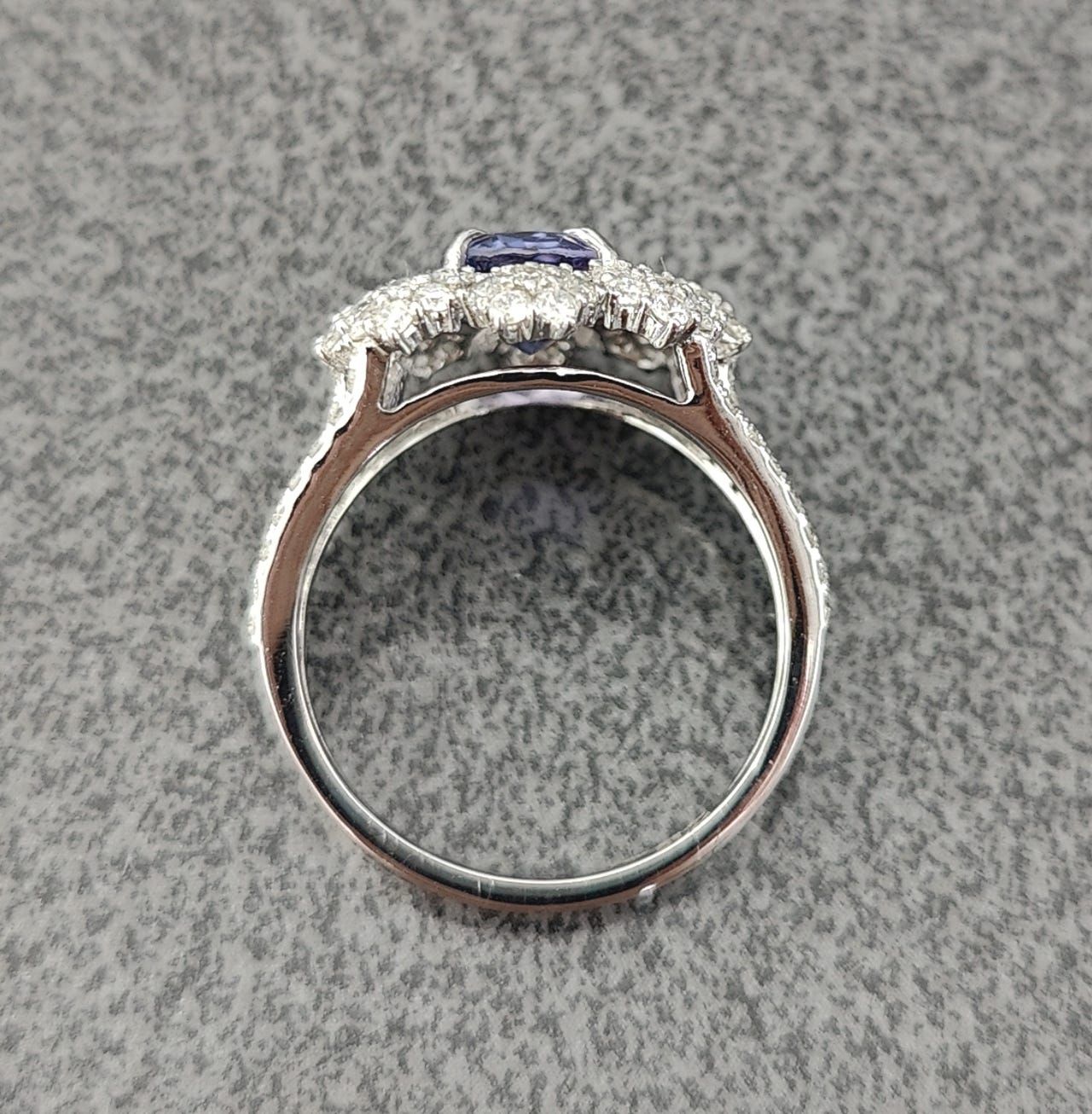 Image 21/25