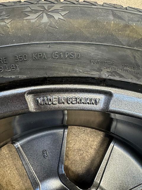 Image 8/8