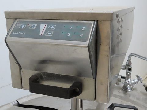 Image 4/8