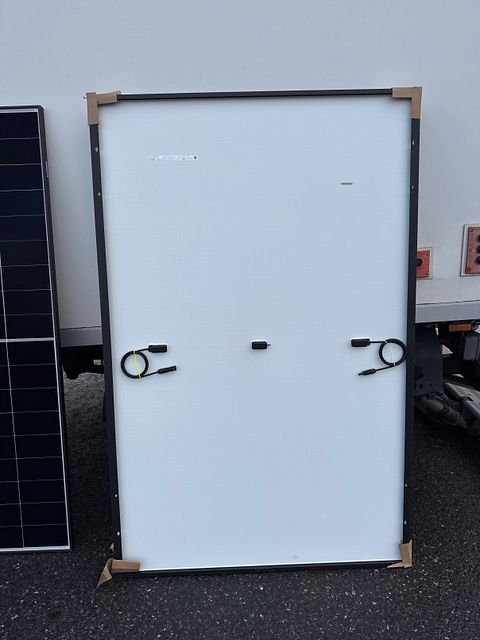 Image 3/18