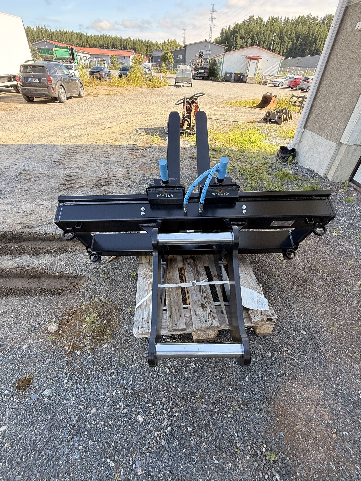 Image 2/4