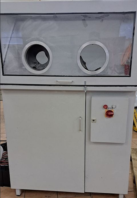 Image 3/4