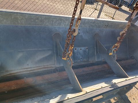 Image 3/4