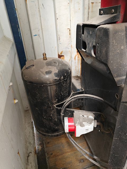 Image 4/6