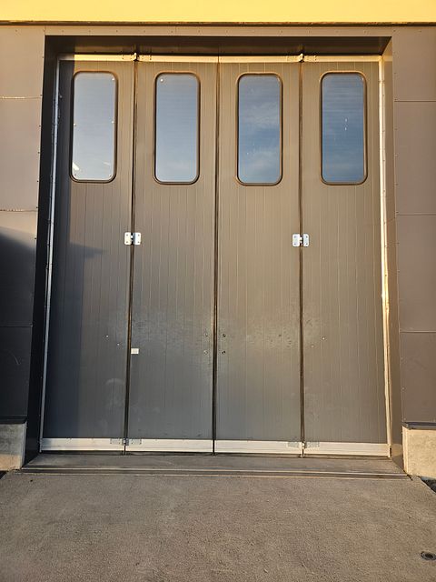 Image 1/6