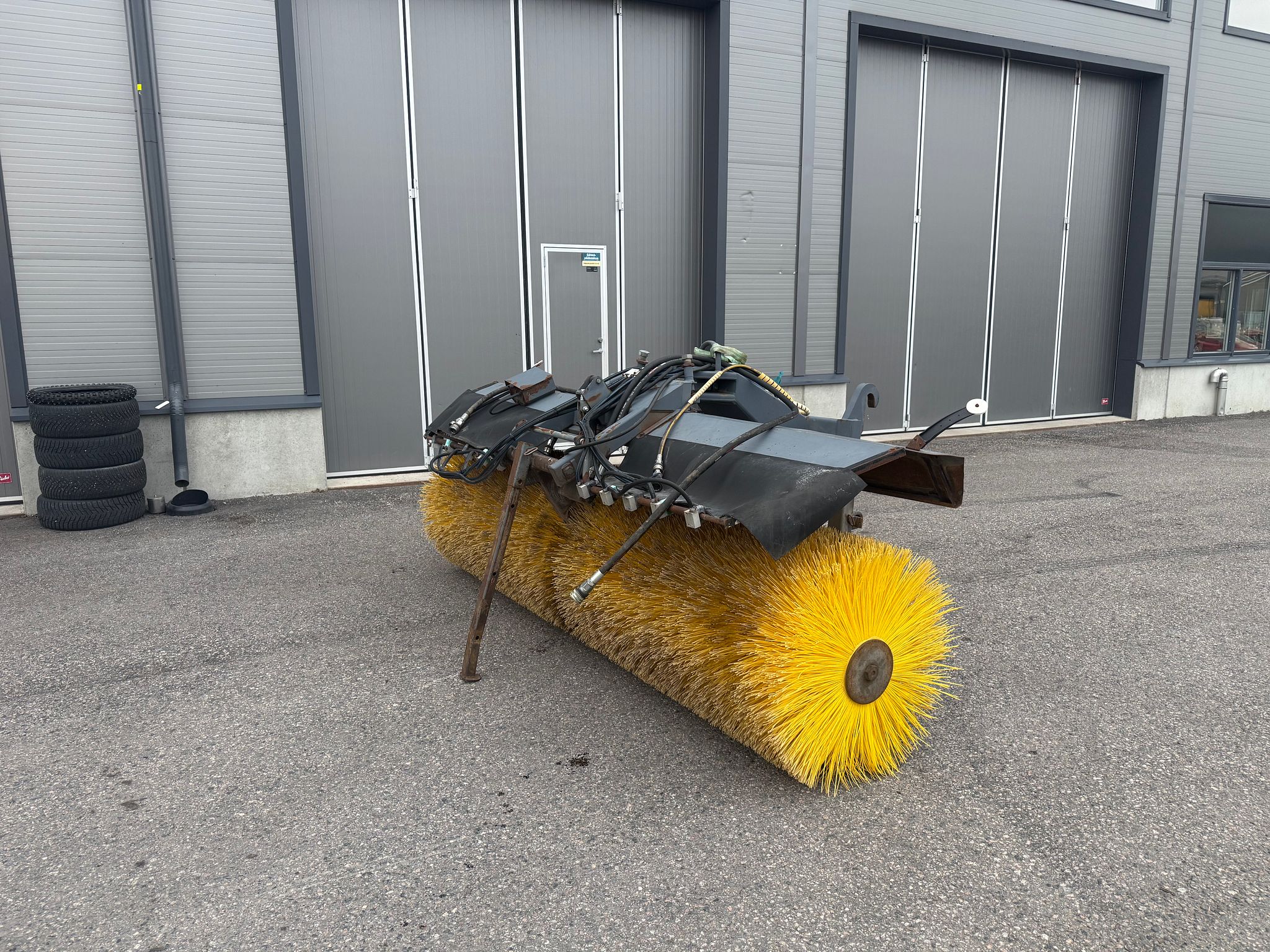 Image 1/5