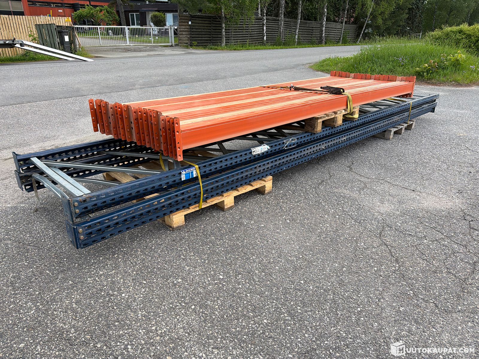 MECALUX Kuormalavahyllyä. Hyväkuntoinen 5500mm korkea Trukkihylly Järeillä 3600mm vaakaorsilla. Tilat jopa 52:lle EUR-Lavalle. Kokonaispituus n. 11.2 metriä., Lieto的来源图片