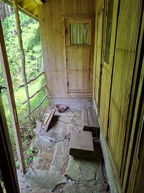 Image 81/142