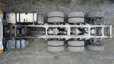 Image 2/8