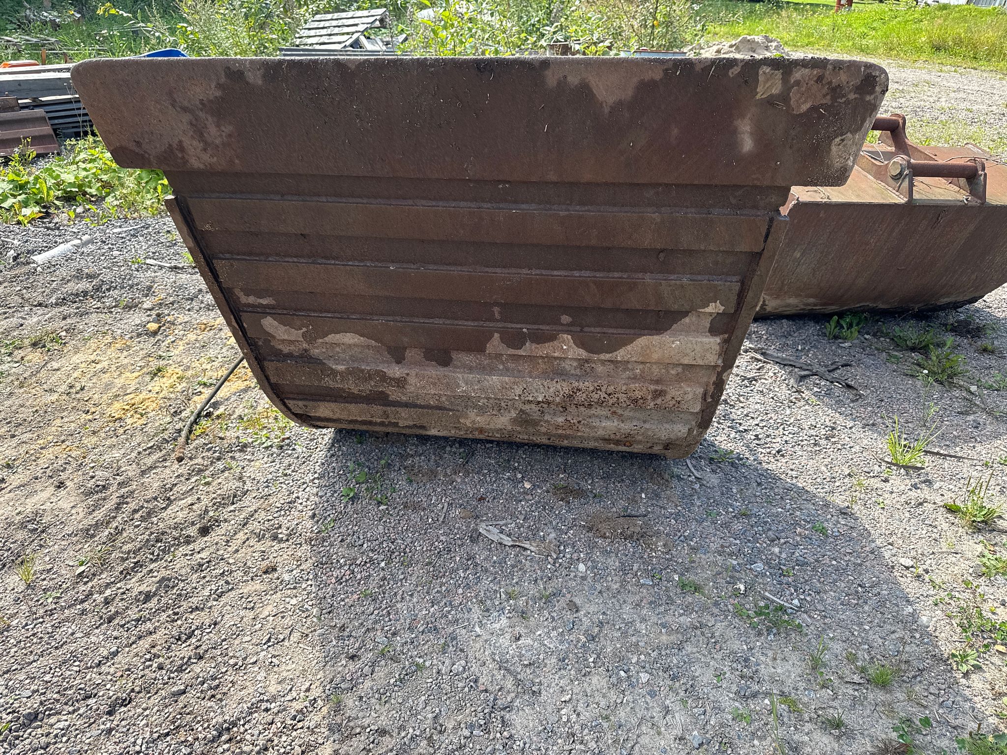 Image 2/8
