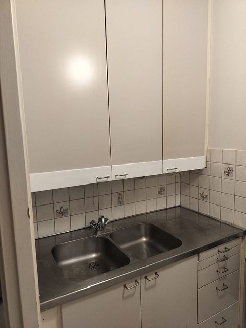 Image 4/19