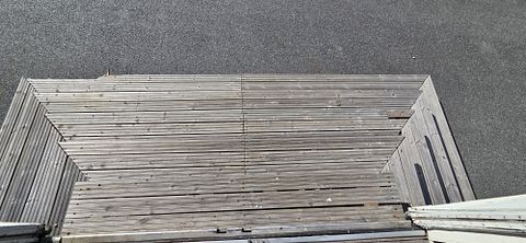 Image 8/12