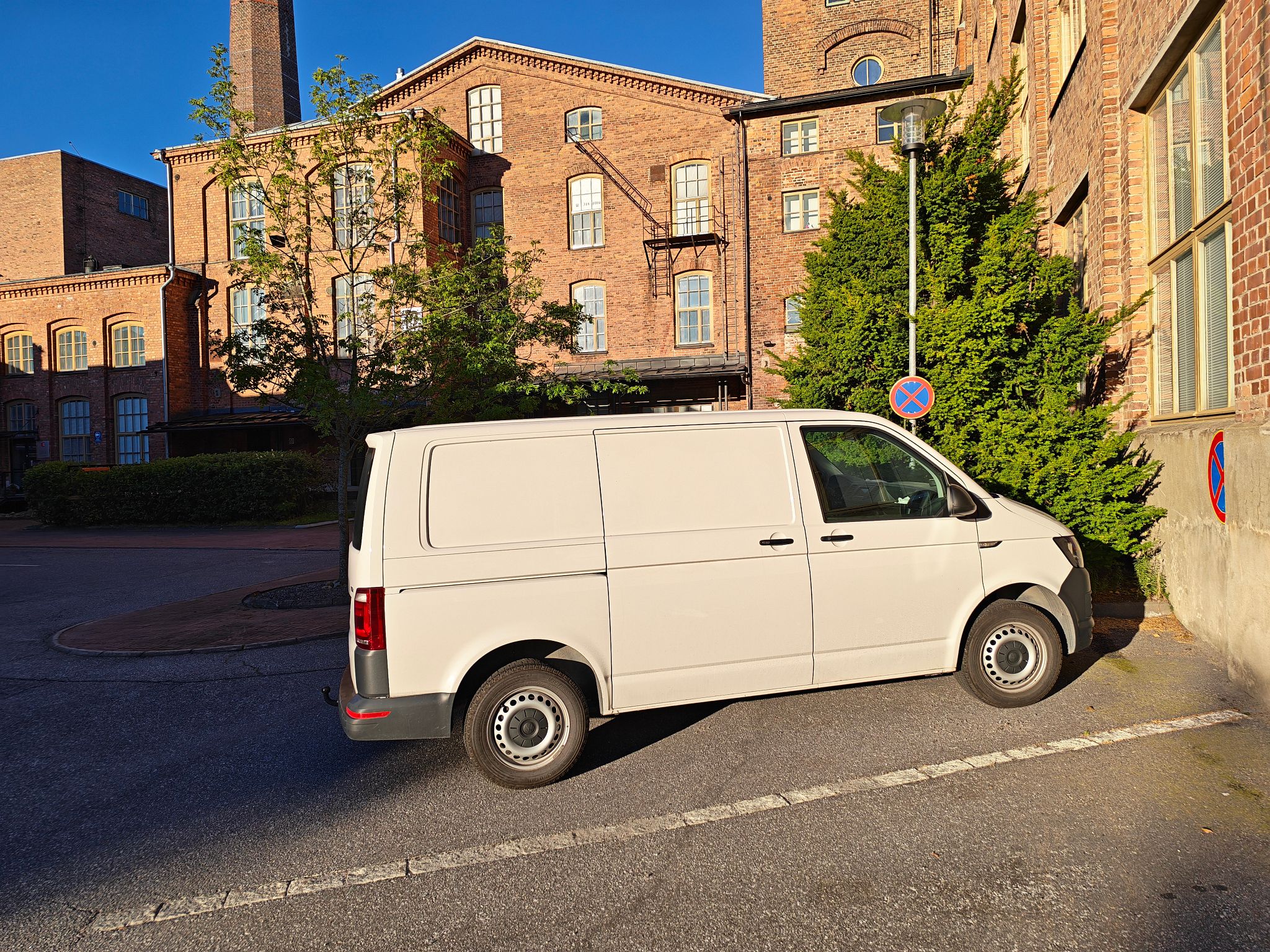 Image 2/5
