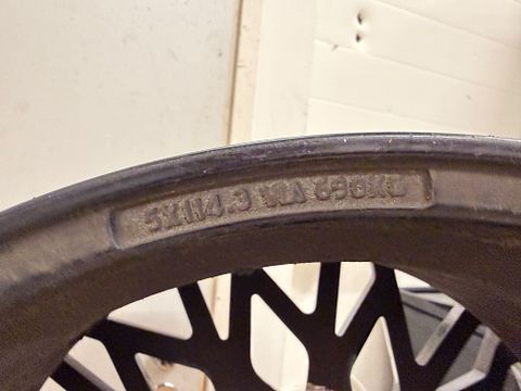 Image 4/5