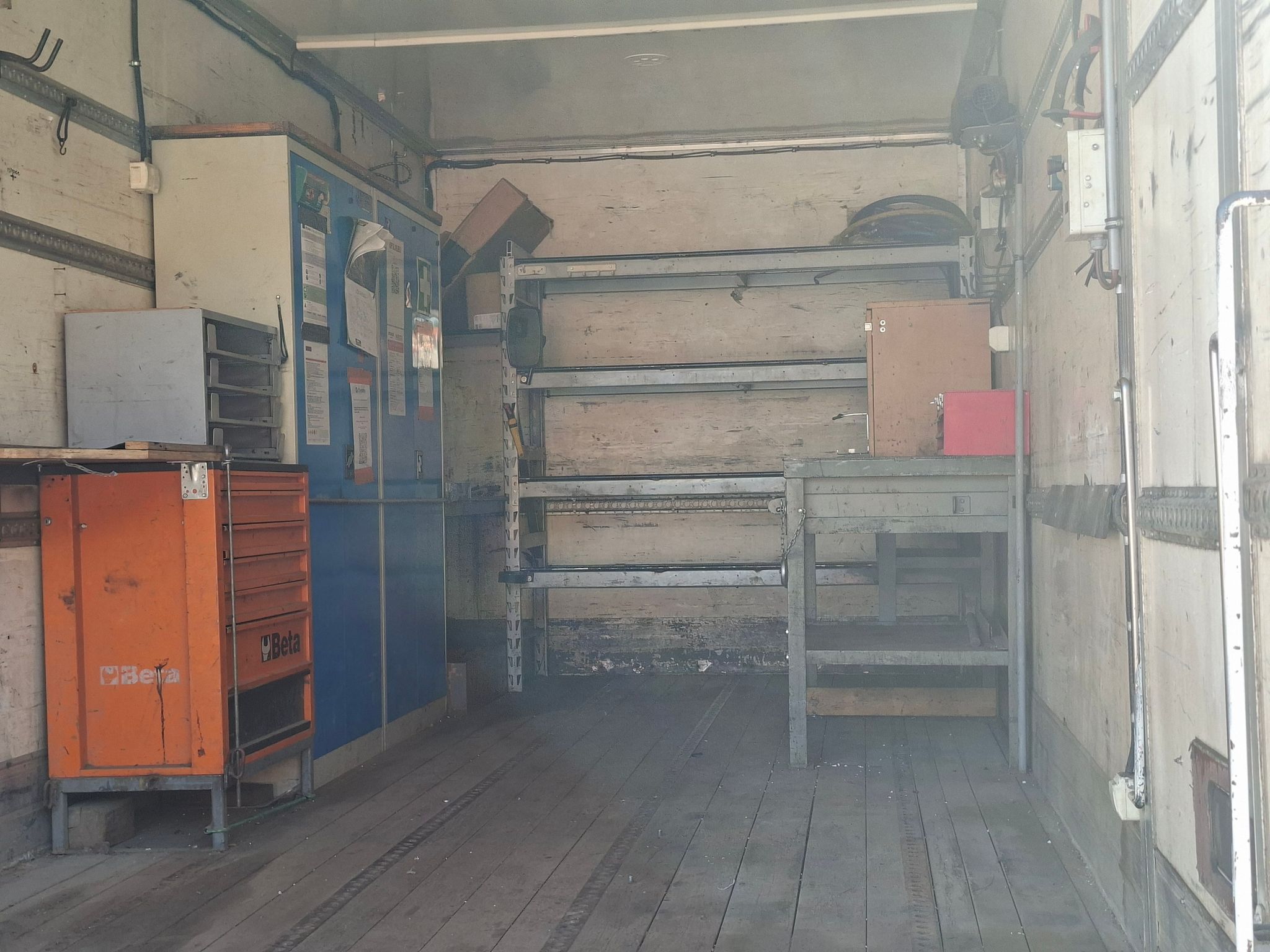 Image 6/9